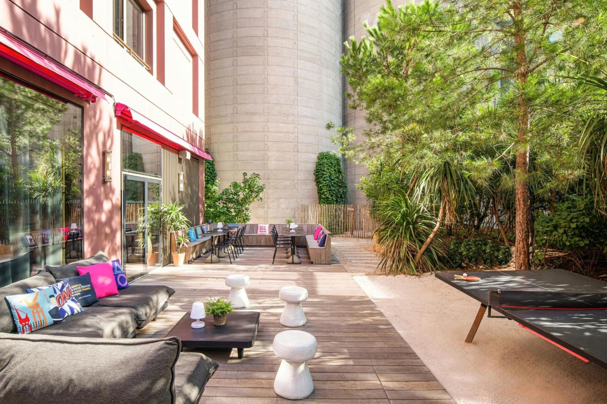 ホテル Moxy ボルドー エクステリア 写真